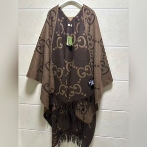 Gucci Reversible jumbo GG cashmere cape